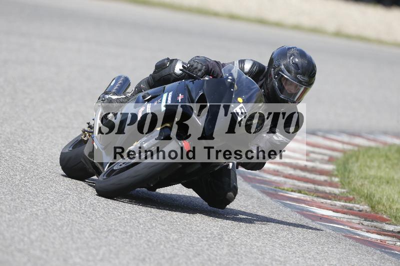 Archiv-2025/09 22.04.2025 Cornu Master School ADR/rot-rouge/5